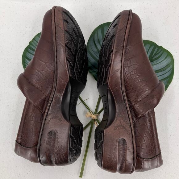 b.o.c. Born Chocolate Brown Croc Embossed Animal Print Peggy Faux Wood Clog Shoe - Picture 4 of 10